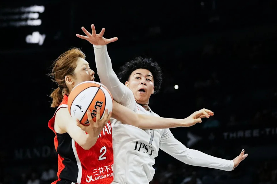 Las Vegas Aces forward Kristen Bell (1) attempts to block a shot from Japan guard Norika Konno (2) during second half of WNBA preseason game against Japan on Sunday April 26, 2026 at Michelob Ultra Arena in Las Vegas.