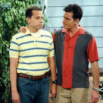 TWO AND A HALF MEN, (from left): Jon Cryer, Charlie Sheen, ‘A Bottle of Wine and A Jackhammer’, (Sea