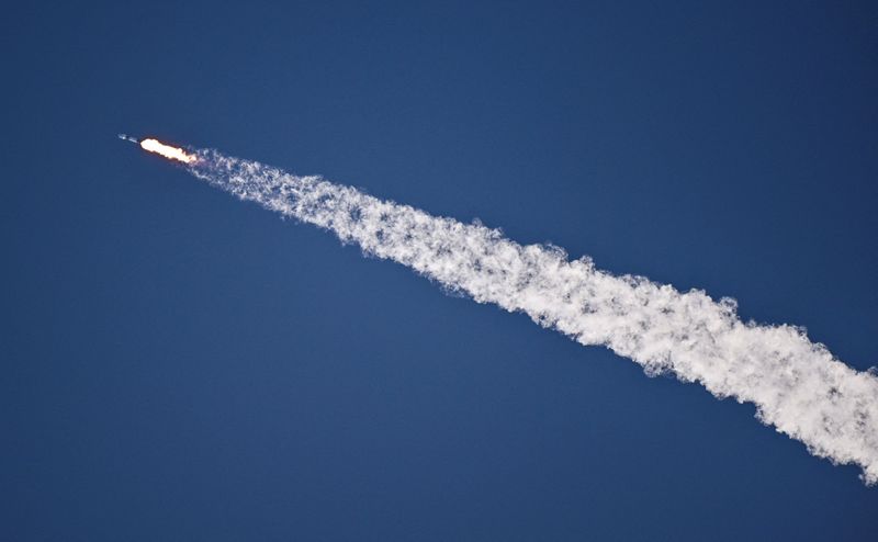 Starlink user growth accelerates as SpaceX eyes public market debut, report says