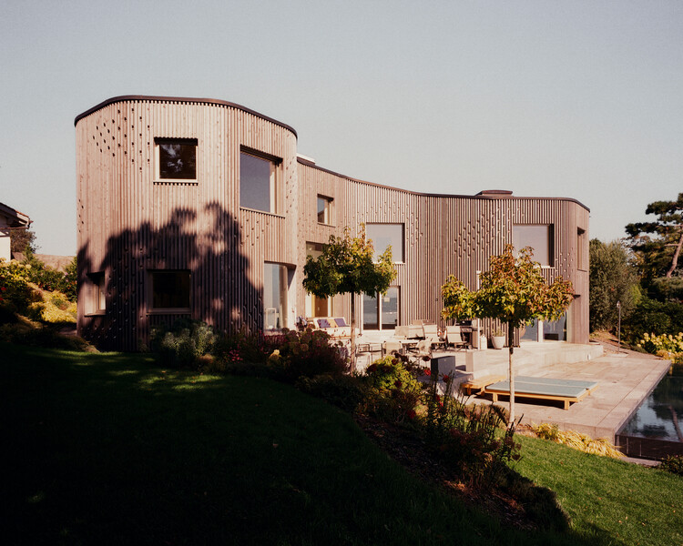 Bellevue Villa / G8A Architecture & Urban Planning - Image 1 of 34