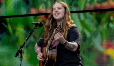 Billy Strings Breaks Leg on Skateboard, Postpones Shows