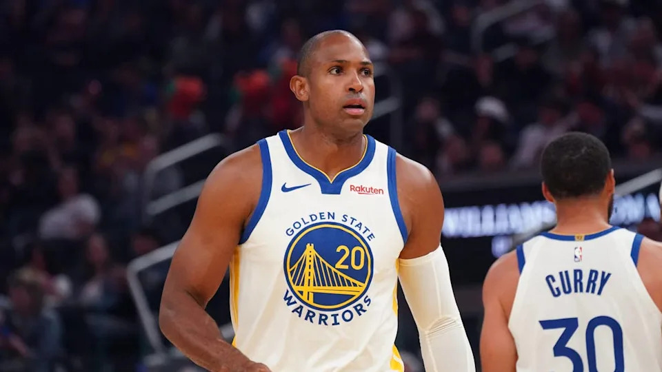 Golden State Warriors center-forward Al Horford (20) waits for action to resume in the first quarter against the Los Angeles Lakers.Credit&colon; David Gonzales-Imagn Images