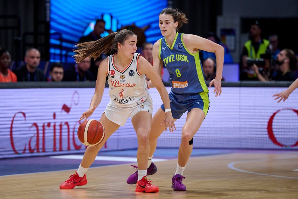 Marine Fauthoux (l.) looks to move the ball during an April 2025 game. Getty Images
