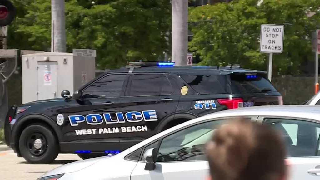 Suspicious car found in West Palm Beach