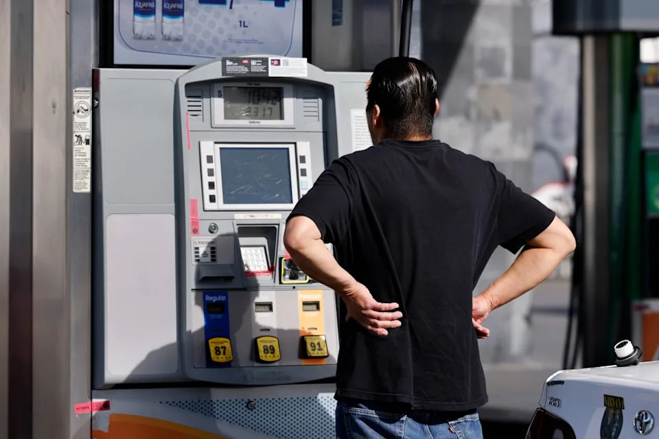 commuters feel the pinch of gas prices. Carlin Stiehl for California Post
