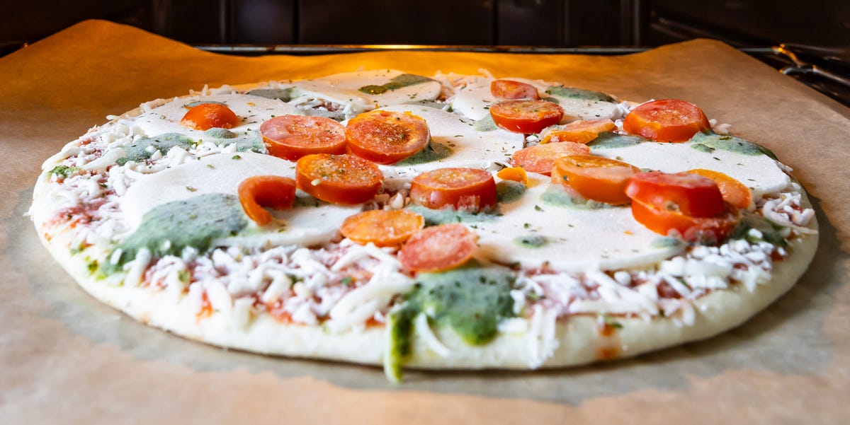 The Healthiest Frozen Pizzas, According To Nutritionists