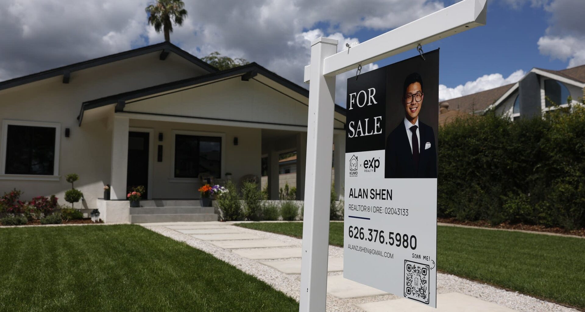 There are hundreds of thousands more home sellers than buyers nationwide, but a corresponding drop in prices hasn't materialized.