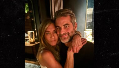Jennifer Aniston & Boyfriend Jim Curtis Wrap Their Arms Around Each Other in Rare Pic