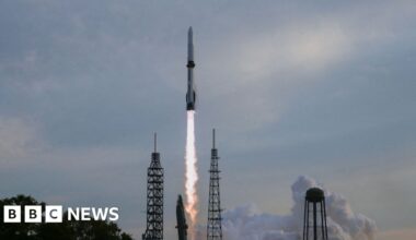 Blue Origin rocket grounded after satellite 'mishap' - BBC