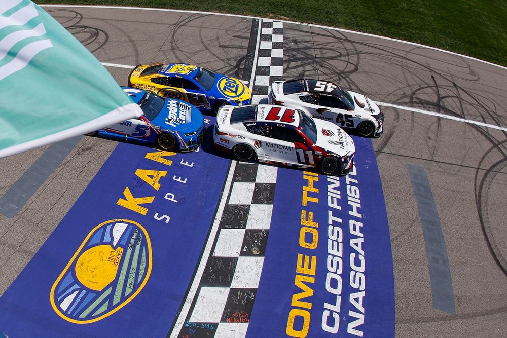 Denny Hamlin, Joe Gibbs Racing, Tyler Reddick, 23XI Racing