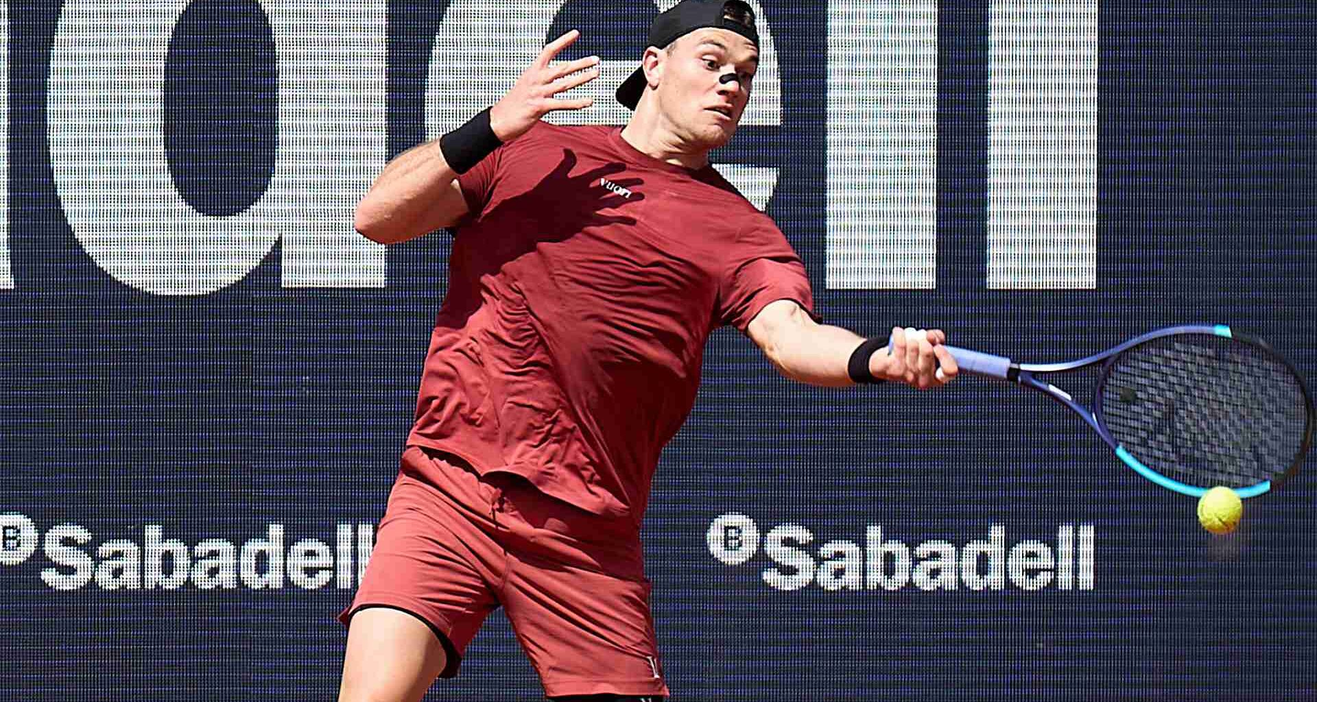 Jack Draper in action on Monday in Barcelona.