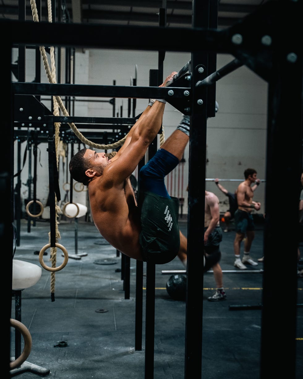 CrossFit Zack George elite athlete zack george does toes to bar