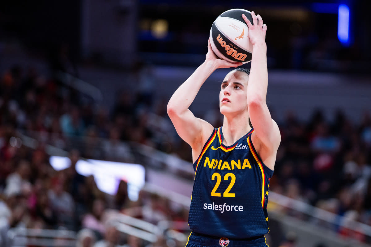 Indiana Fever guard Caitlin Clark (22) against the Connecticut Sun.Trevor Ruszkowski-Imagn Images
