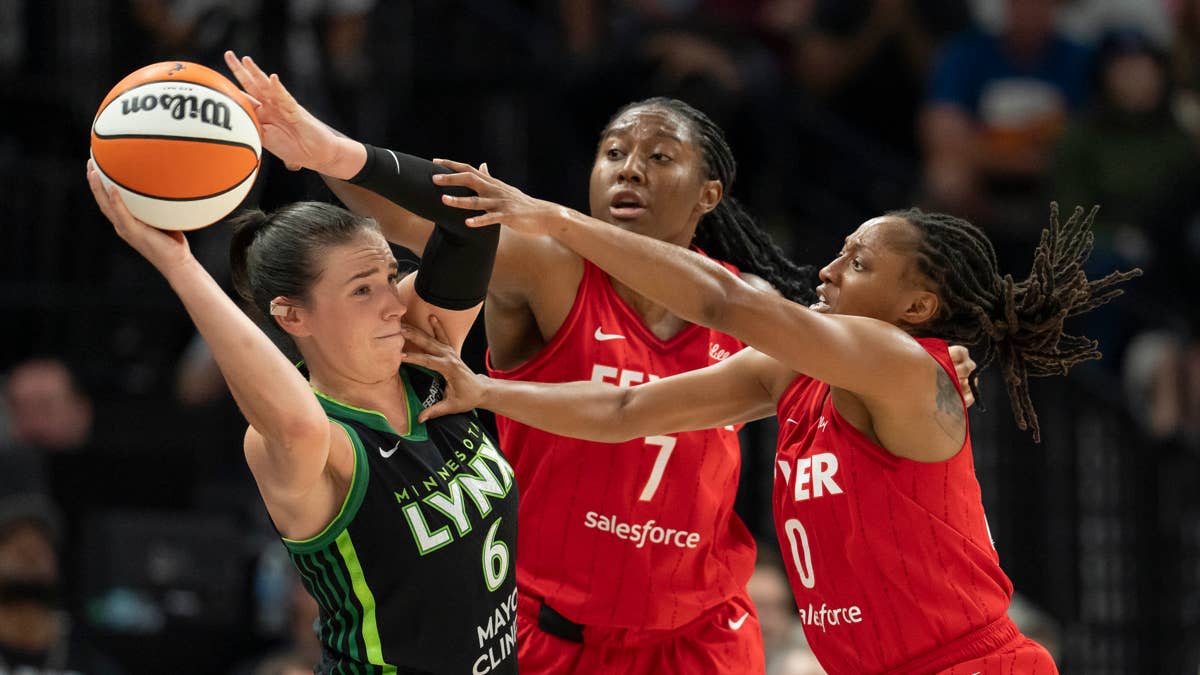 Indiana Fever forward Aliyah Boston (7) and guard Kelsey Mitchell (0)© Jesse Johnson-Imagn Images