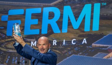 Toby Neugebauer, chief executive officer of Fermi Inc., before ringing the closing bell during the company's initial public offering (IPO) at the Nasdaq MarketSite in New York, US, on Wednesday, Oct. 1, 2025.