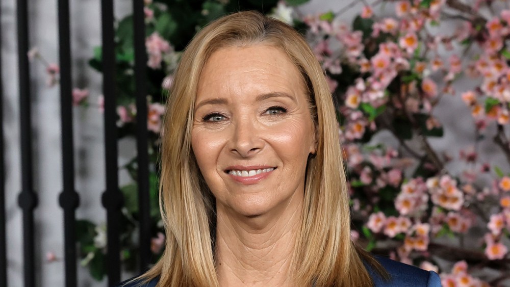 Lisa Kudrow Says Sitcoms Are Afraid to Make Audiences 'Uncomfortable'