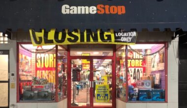 A closing down GameStop.