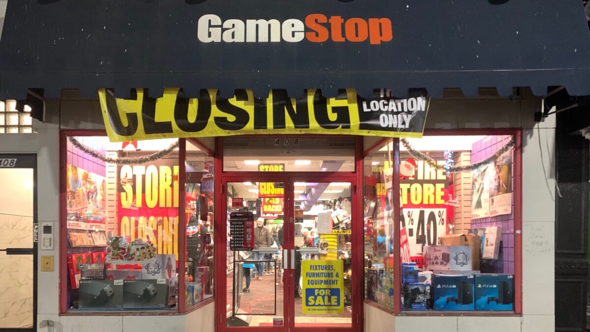 A closing down GameStop.