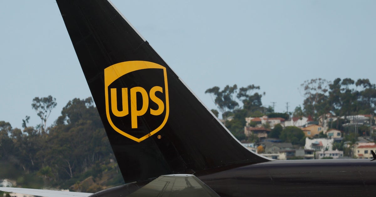 UPS plane ordered by controller to abort landing after jet approached runway: "What are you doing?"