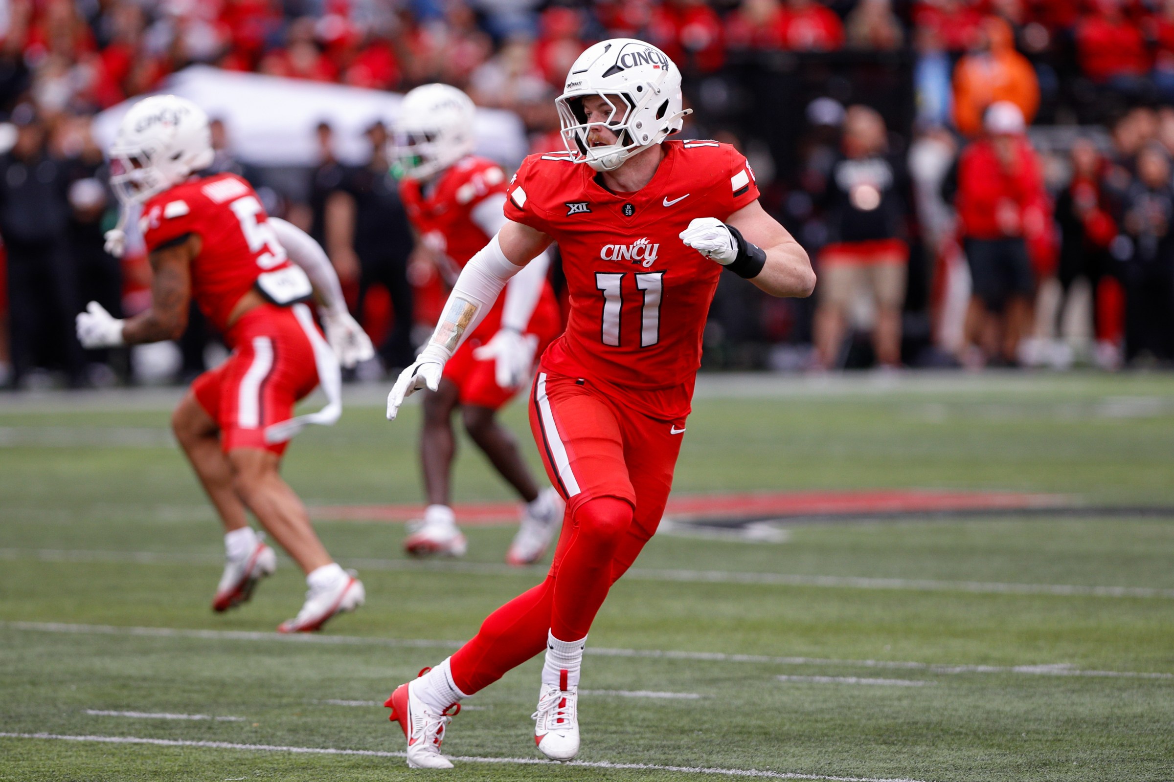 CINCINNATI, OH - OCTOBER 25: Cincinnati Bearcats linebacker Jake Golday (11) in action during the game against the Baylor Bears and the Cincinnati Bearcats on October 25, 2025, at Nippert Stadium in Cincinnati, OH. (Photo by Ian Johnson/Icon Sportswire via Getty Images)