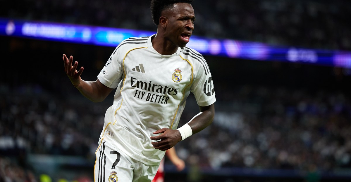Why Vinícius Jr hugged Kompany at halftime during Real Madrid vs Bayern