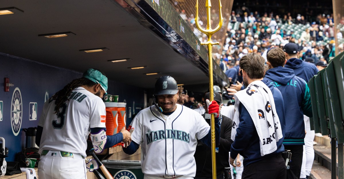 Astros not-so-scary-anymore, Seattle Mariners mop AL West rival