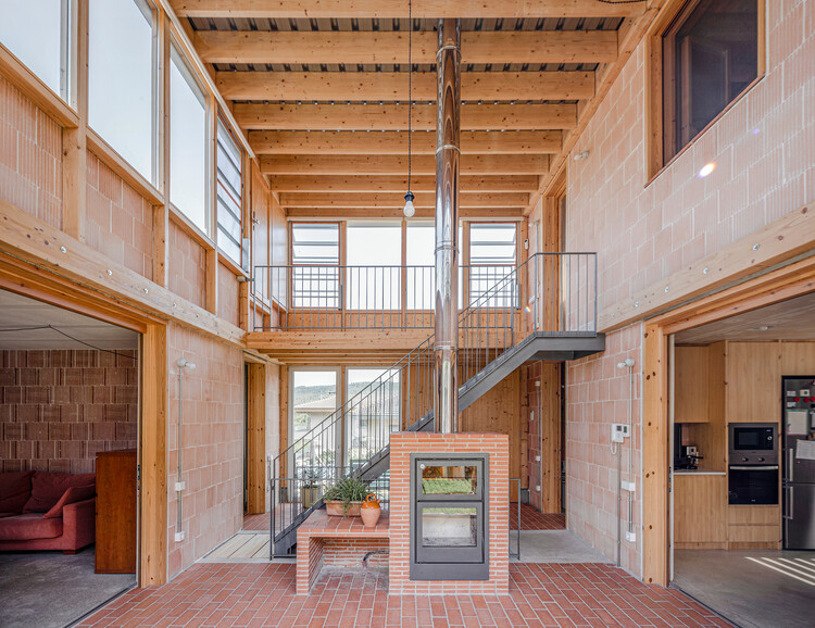 House in Cervelló / arqbag - Interior Photography, Wood, Concrete, Beam