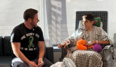 A 13-year-old's kidney was failing, then a stranger stepped in: "I don't think there was a dry eye in the room"