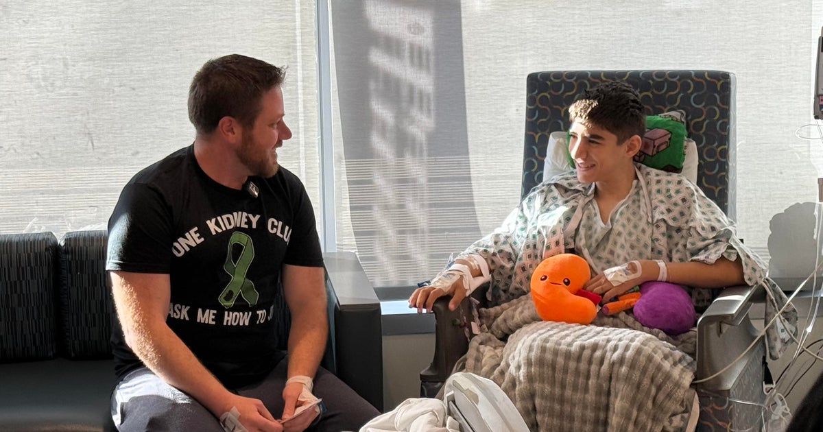 A 13-year-old's kidney was failing, then a stranger stepped in: "I don't think there was a dry eye in the room"