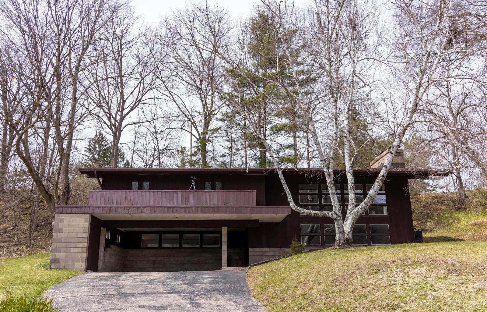 One of Frank Lloyd Wright’s Apprentices Designed This $380K Wisconsin Midcentury