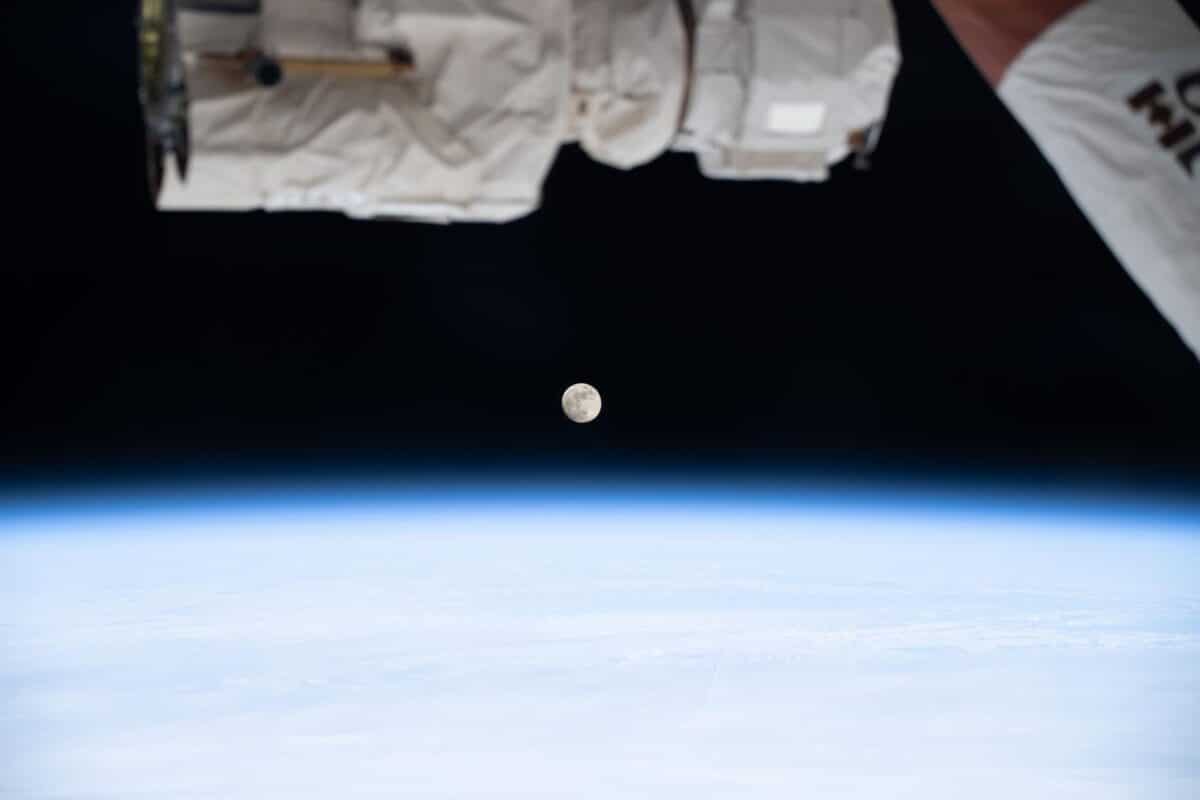 Iss074e0431548~large