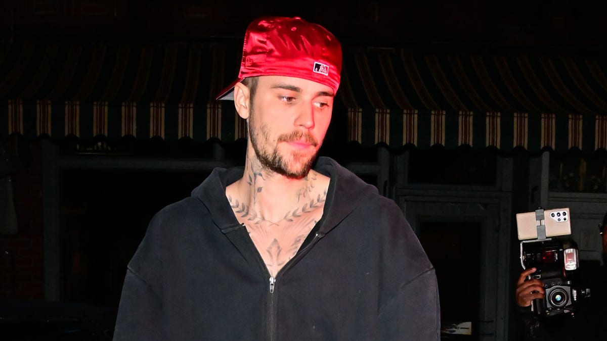 Justin Bieber leaving Lucali Pizza in Brooklyn New York City