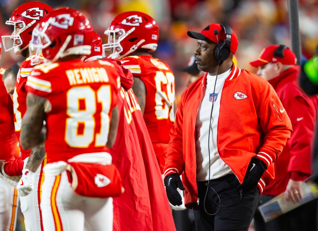 Kansas City Chiefs defensive backs coach Dave Merritt standing with players during a game.