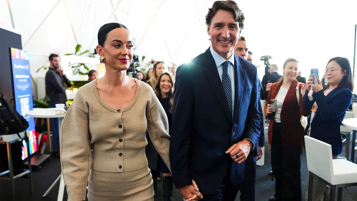 Katy Perry and Justin Trudeau hold hands in Davos