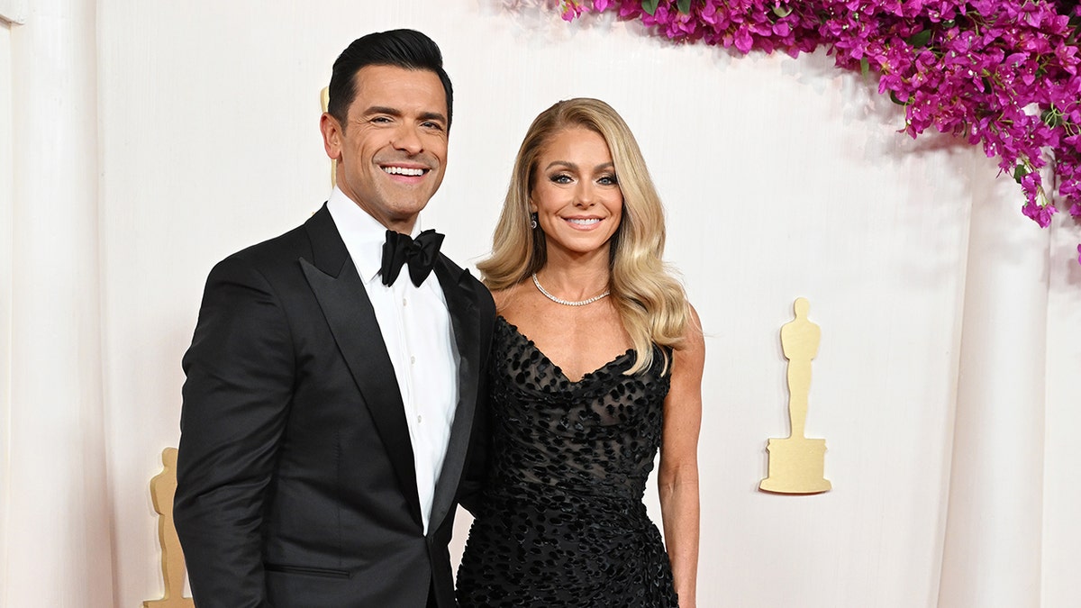 Mark Consuelos and Kelly Ripa at the Oscars