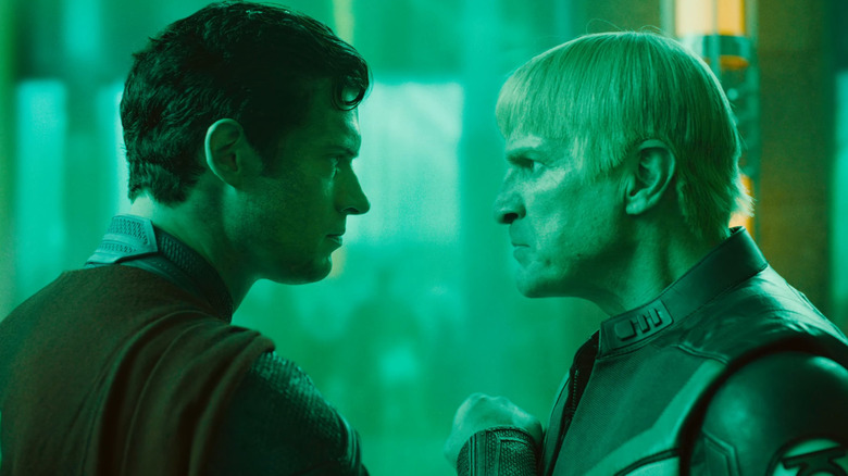 Daviud Corenswet as Superman face to face with Nathan Fillion as Guy Gardner in Superman