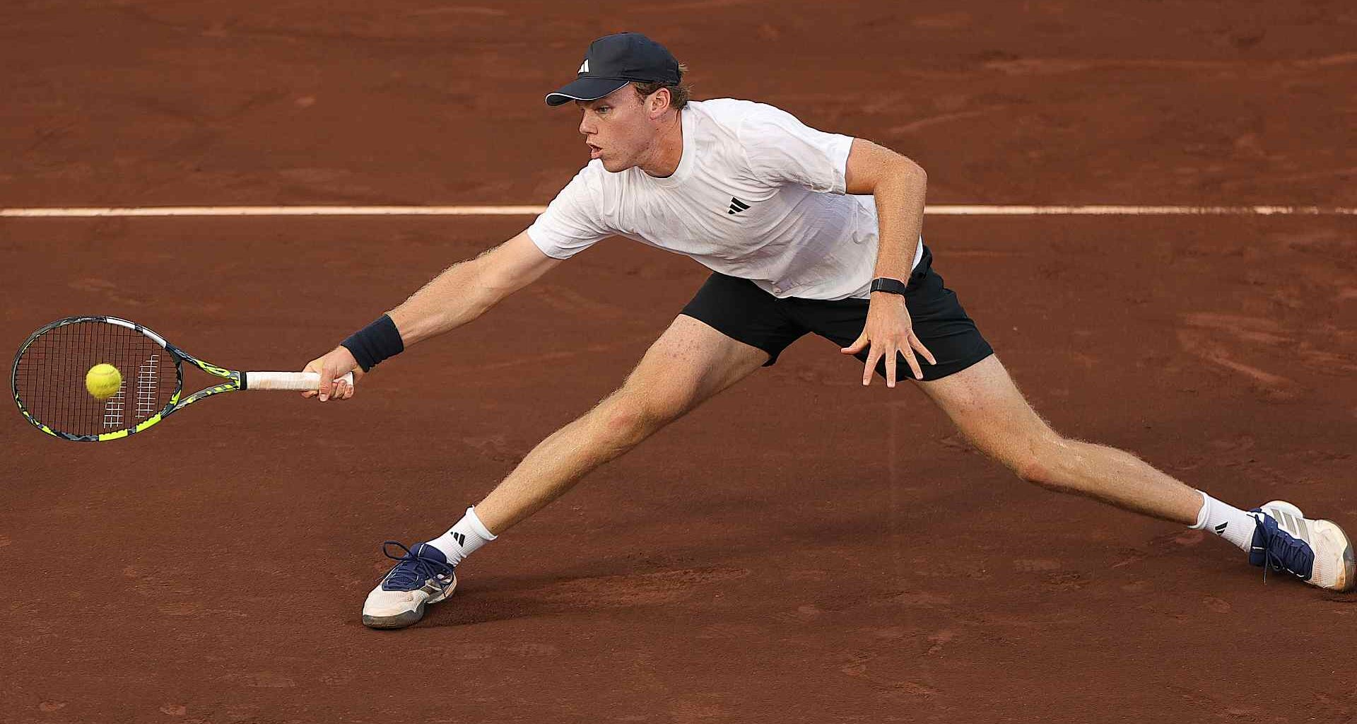 Alex Michelsen breaks clay-court drought with Houston win | ATP Tour