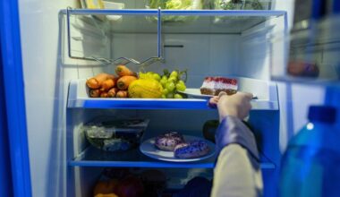Your Late Night Snacking Isn't Doing Your Gut Any Favors, Study Finds