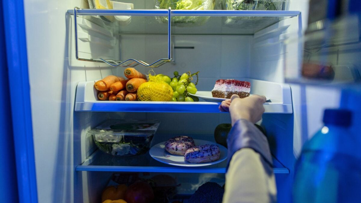 Your Late Night Snacking Isn't Doing Your Gut Any Favors, Study Finds
