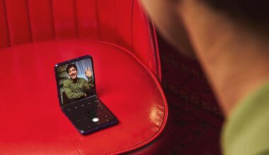 Motorola’s New Razr Folding Phones Command a Higher Price With Few Upgrades