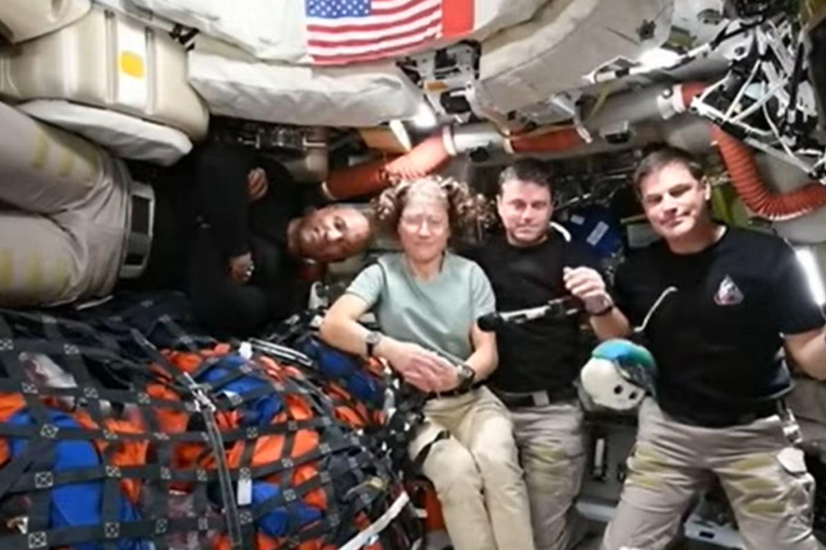 Artemis II crew members send heartwarming messages to family before splashdown