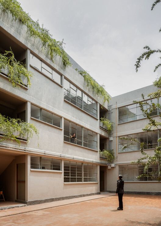 PETÉN / REIMS 502 - Exterior Photography, Balcony