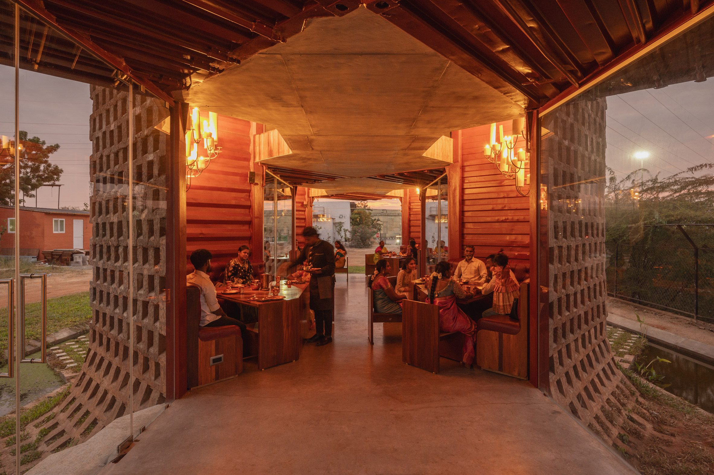 Petti restaurant in India by Wallmakers