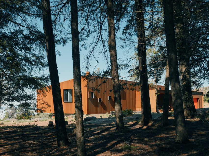 Pine Flat Residence in California by Faulkner Architects