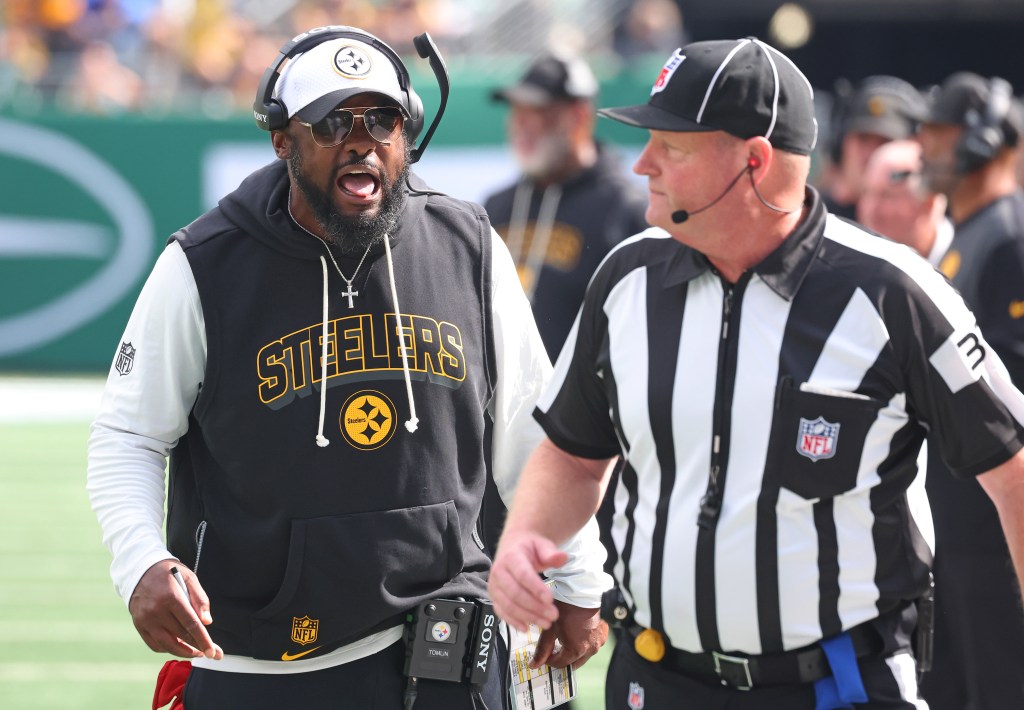 Former Steelers head coach Mike Tomlin (l.) is joining NBC.
