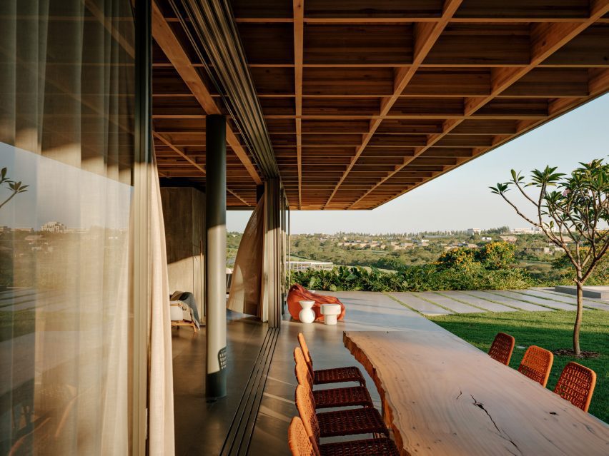 Casa Colmeia terrace by Sabella Arquitetura