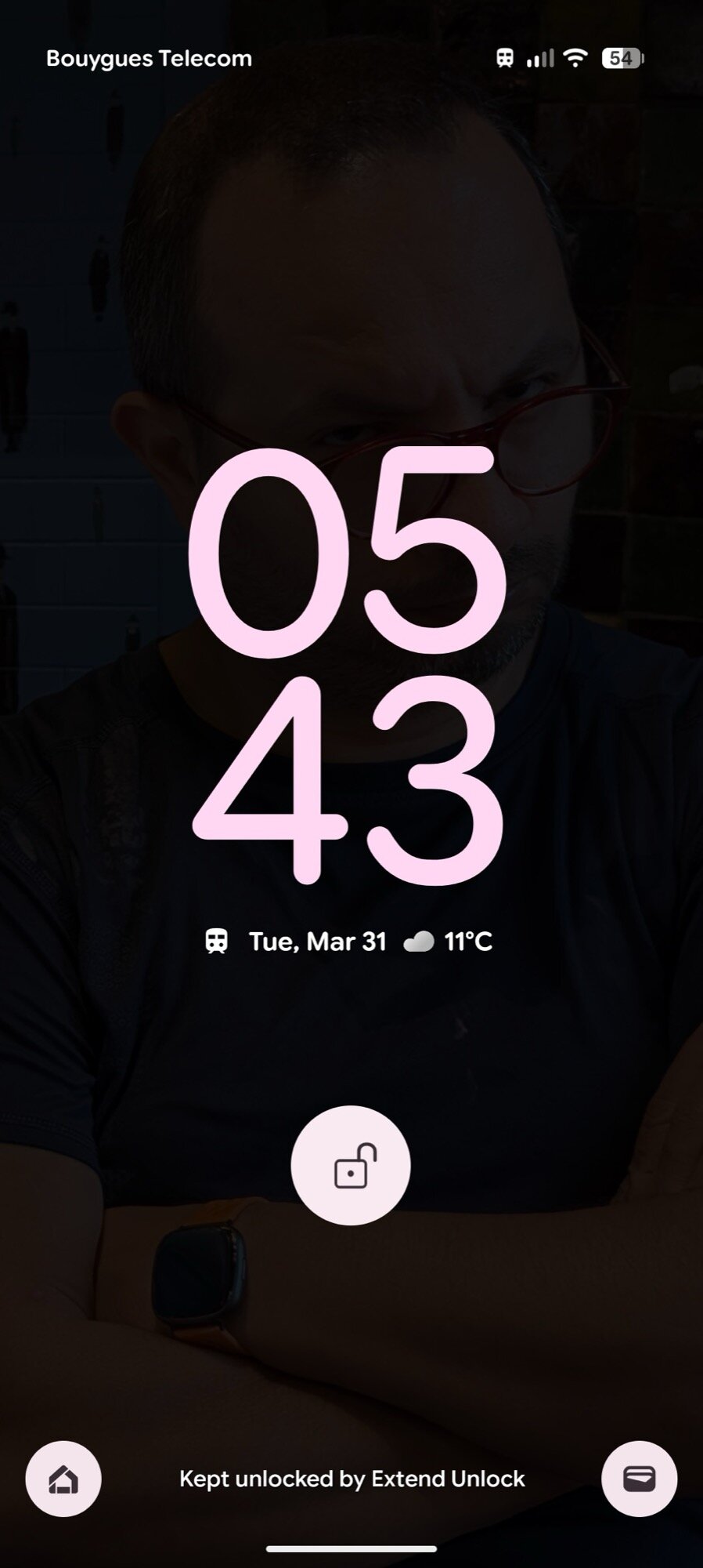 screenshot pixel android transit mode dim wallpaper lock screen