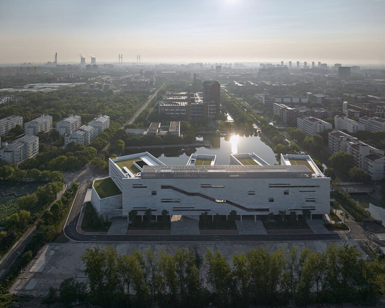 Shanghai Jiao Tong University Student Service Center / TJAD/Zeng Qun Architecture Design Studio - Exterior Photography
