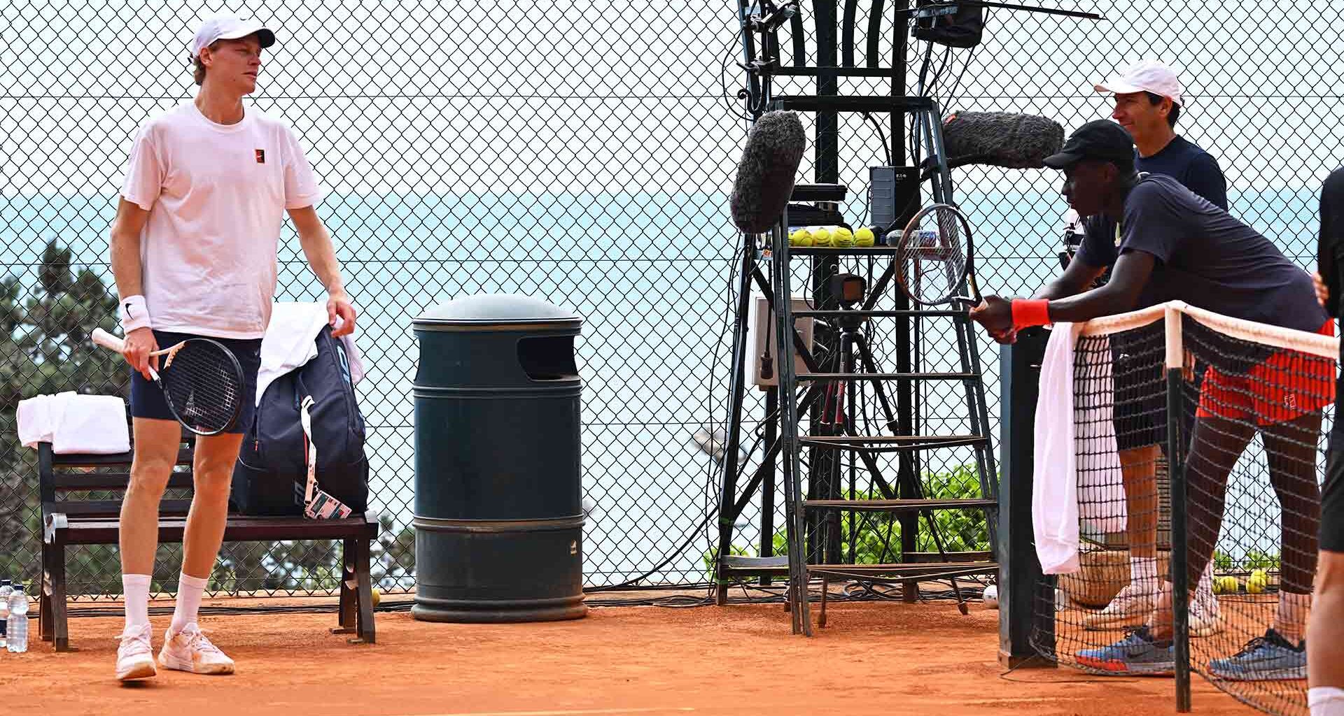 Jannik Sinner/Moise Kouame hit together on Wednesday in Monte-Carlo.