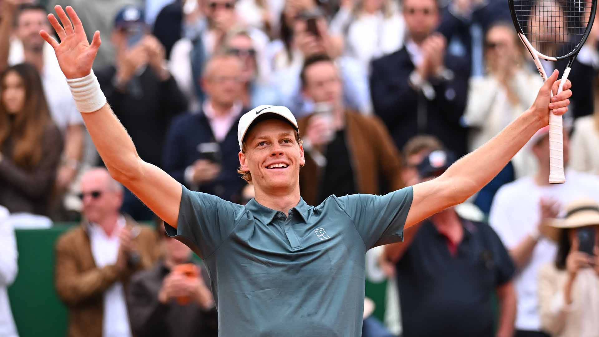 Jannik Sinner celebrates his straight-sets win against Carlos Alcaraz Sunday in the Monte-Carlo final.